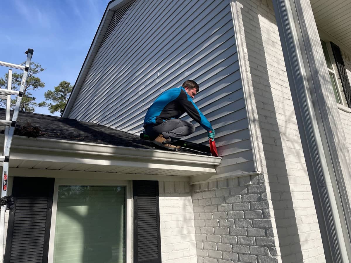 Gutter Cleaning in Shenandoah, TX