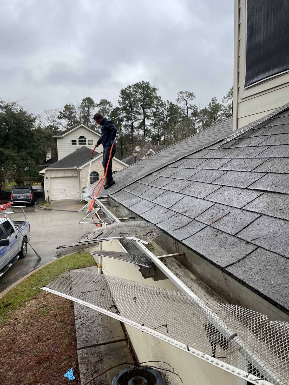 Gutter Cleaning in Spring, TX