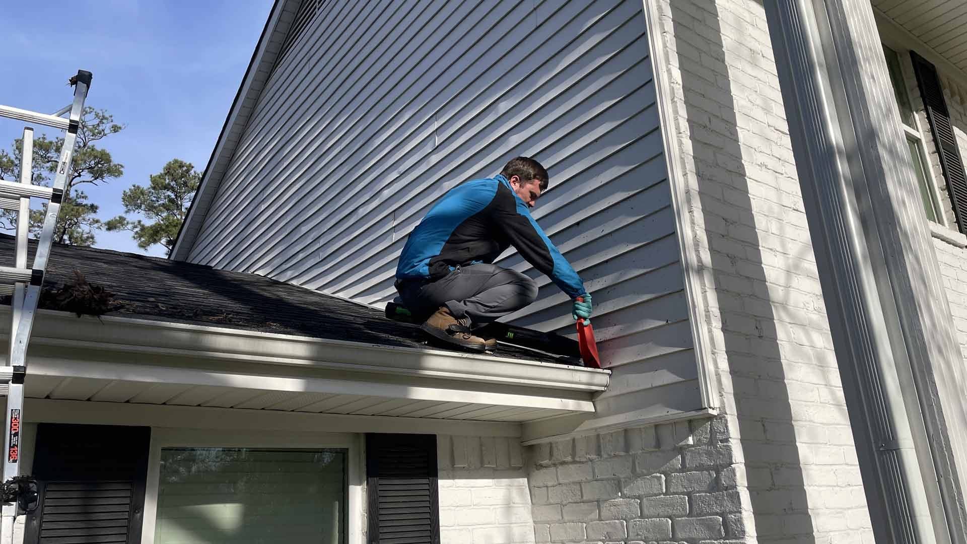 Gutter Cleaning in Tomball, TX